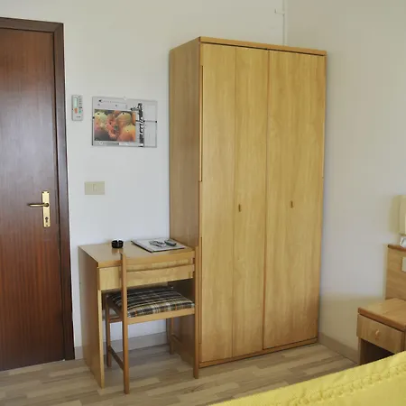 Souvenir Hotel *