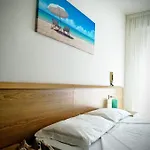 Souvenir Hotel *