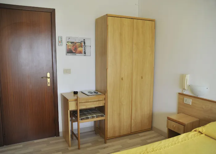 Souvenir Hotel *